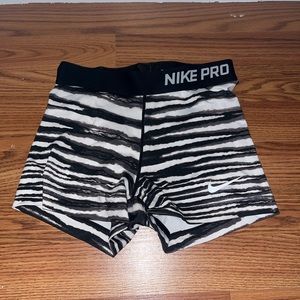 Black/White Pattern Nike Pro Shorts Small